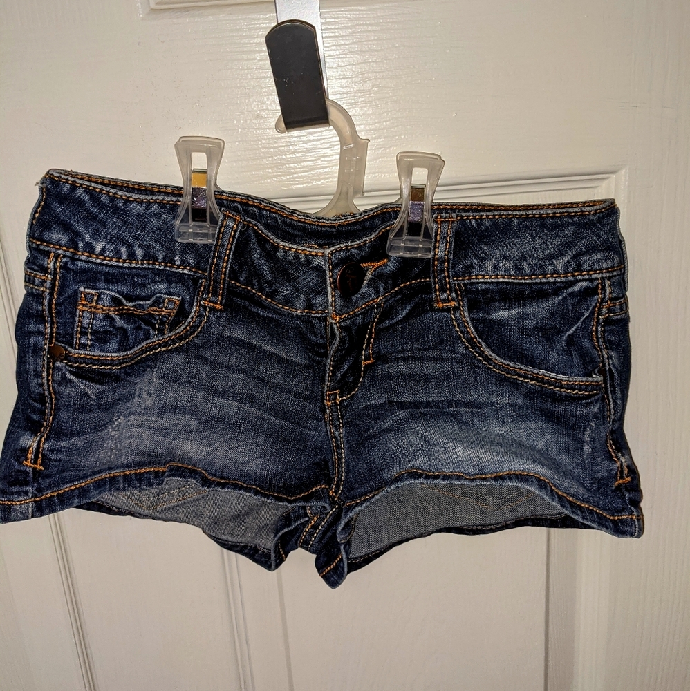 Decree short shorts